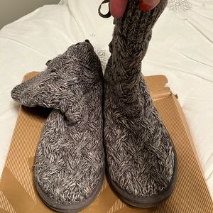 Women’s UGG gray sweater boots size 6